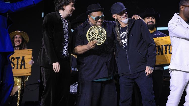 Planet Hemp recebe troféu no Prêmio da Música Brasileira Planet Hemp recebe troféu no Prêmio da Música Brasileira