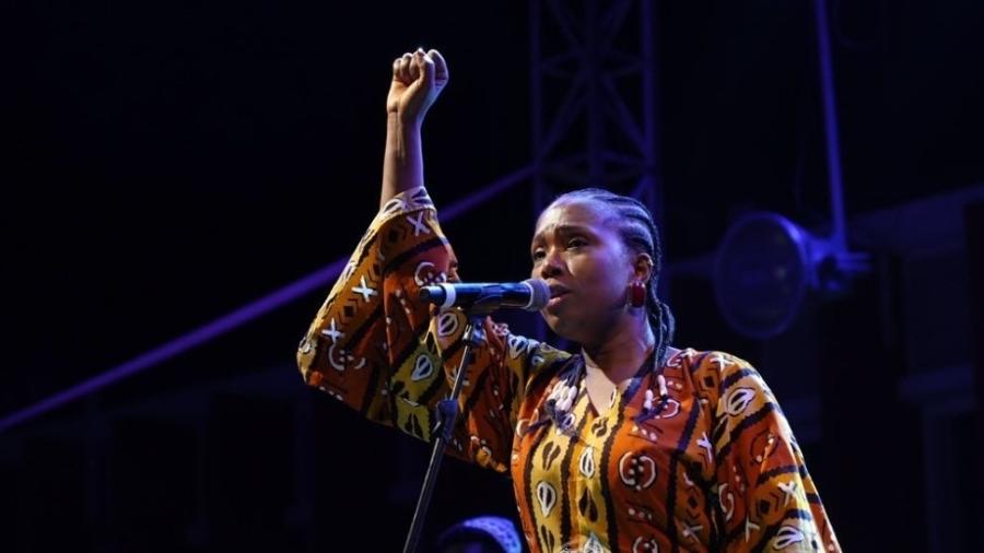 Karyna Gomes, cantora de Guiné-Bissau, uma dos destaques do Festival AME, em Praia, capital de Cabo Verde Karyna Gomes, cantora de Guiné-Bissau, uma dos destaques do Festival AME, em Praia, capital de Cabo Verde