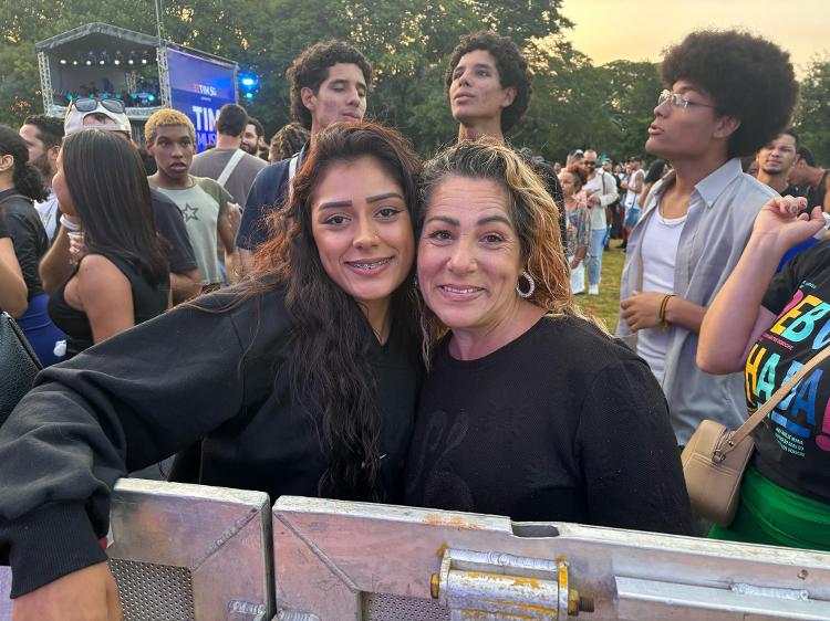 Filha e mãe, Khirian Arianne, 23,  Lirian Aparecida, 51