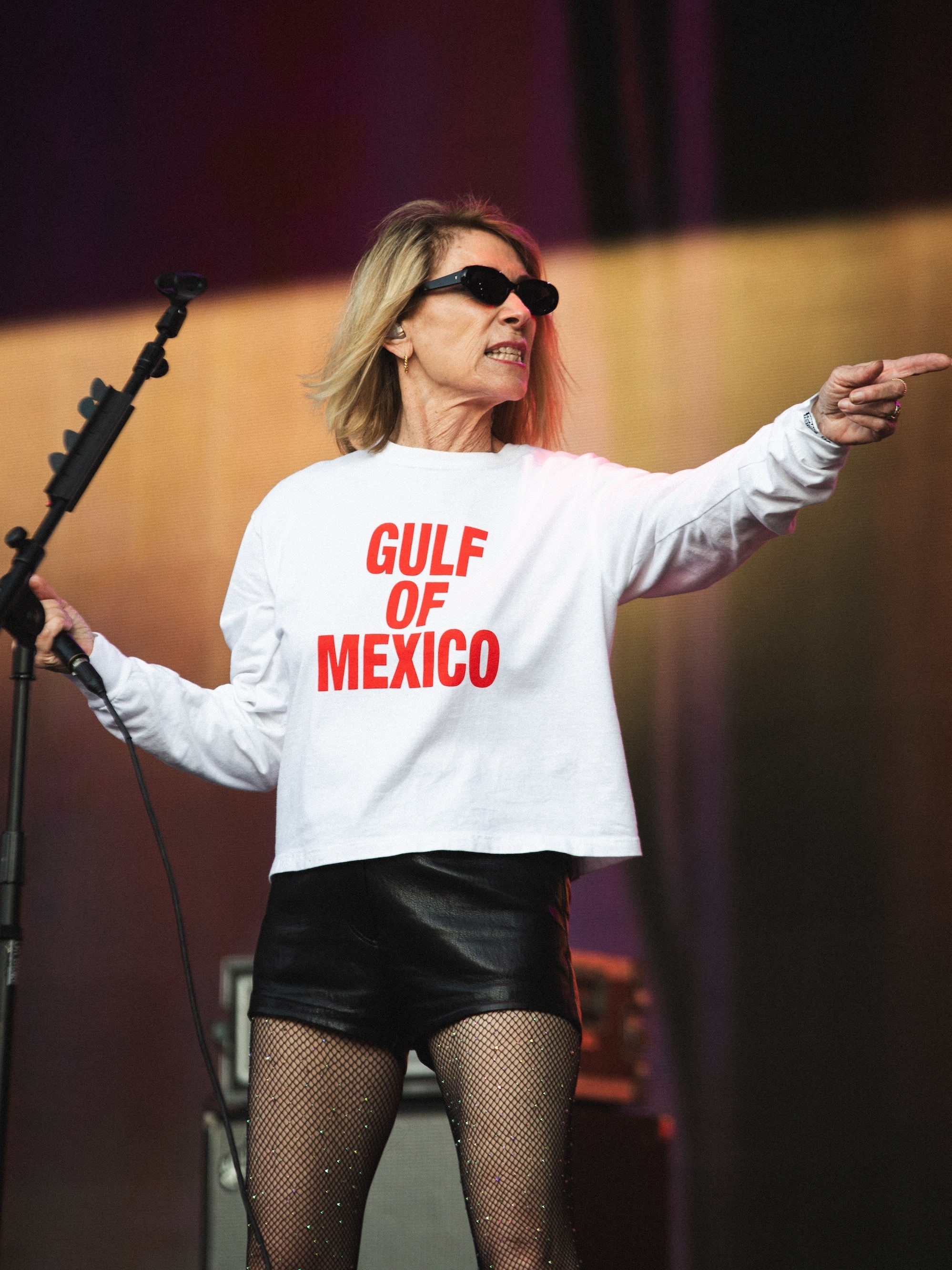 Com barulho e política, Kim Gordon mantém vivo espírito do Popload