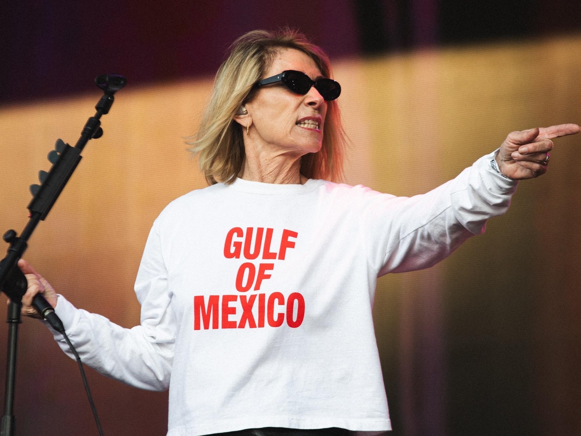 Com barulho e política, Kim Gordon mantém vivo espírito do Popload