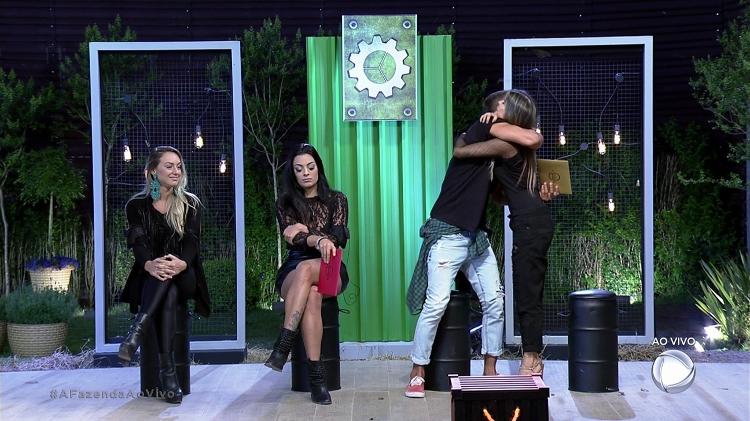 Enveloep Dourado - Reprodução/Record - Reprodução/Record