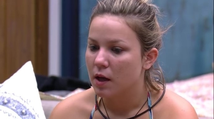 7.mar.2016 - Nesta segunda-feira (7), Cacau contou para Adélia sobre a conversa que teve com Matheus: "Eu percebi que ele é muito frio tanto para dar quanto para receber carinho" - Reprodução/TV Globo