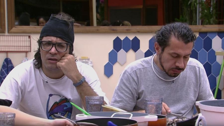 Ilmar e Rômulo na mesa do "BBB17" - Reprodução/TV Globo