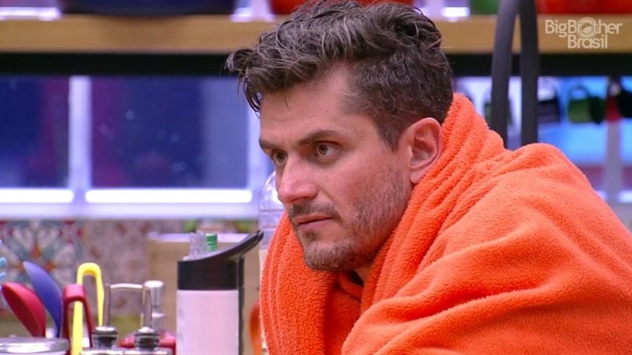 Marcos diz que fez xixi e vomitou durante prova do líder - Reprodução/TV Globo