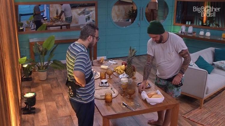 Caruso e Diego no café da manhã - Reprodução/GloboPlay - Reprodução/GloboPlay