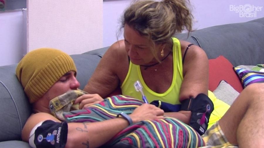 27.jan.2017 - Antônio chora de saudade da tia, no "BBB17" - Reprodução/Tv Globo