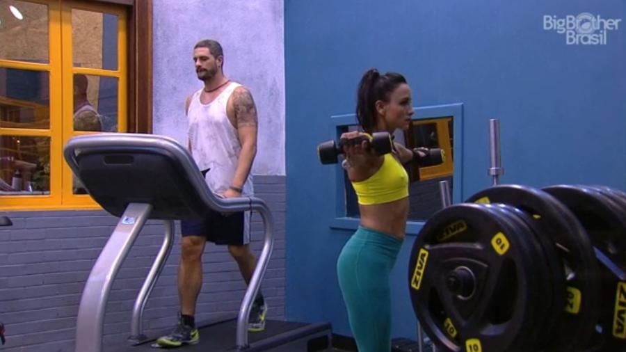 Marinalva e Daniel malham na academia - Reprodução/TV Globo