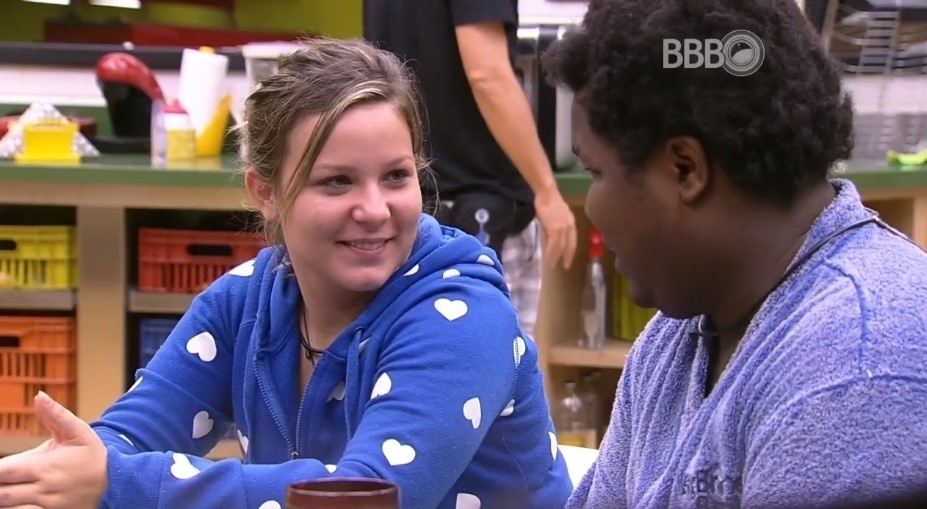 11.fev.2016 - Em tom de brincadeira, Ronan pergunta para Maria Claudia: "Você é boba ou se faz?" - Reprodução/TV Globo