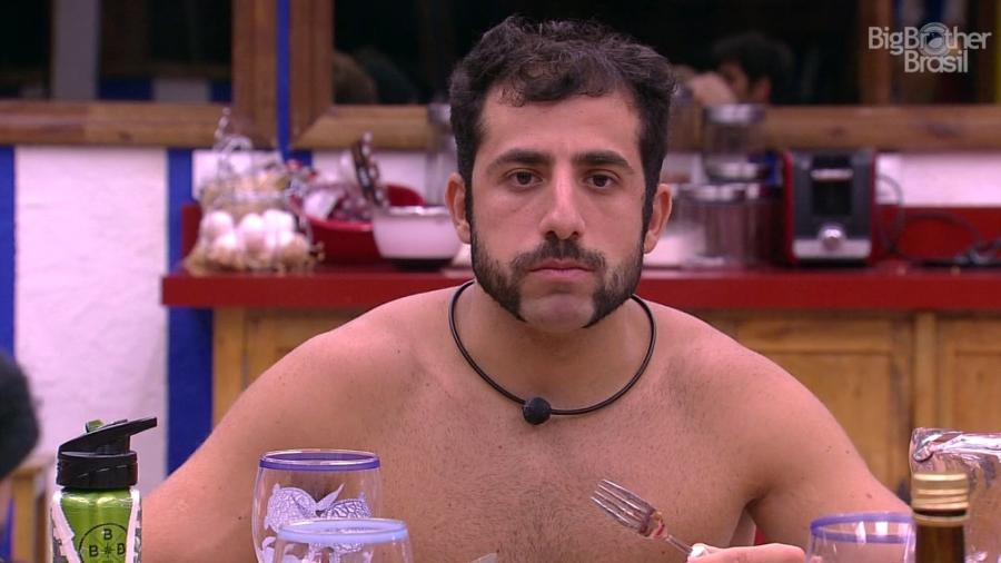 Kaysar adota novo visual dentro do "BBB18" - Reprodução/GloboPlay