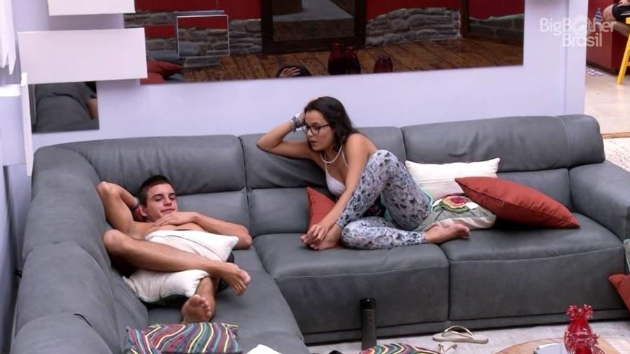 Emilly e Manoel detonam Ieda na sala da casa - Reprodução/TV Globo