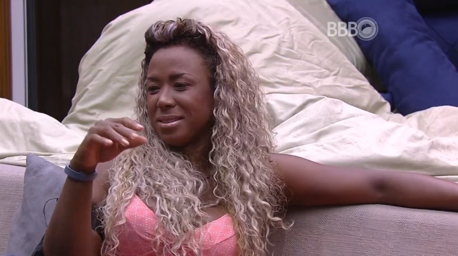 5.mar.2016 - Renan, Adélia e Matheus conversam sobre sexo no quarto do líder do "BBB16" - Reprodução/TV Globo