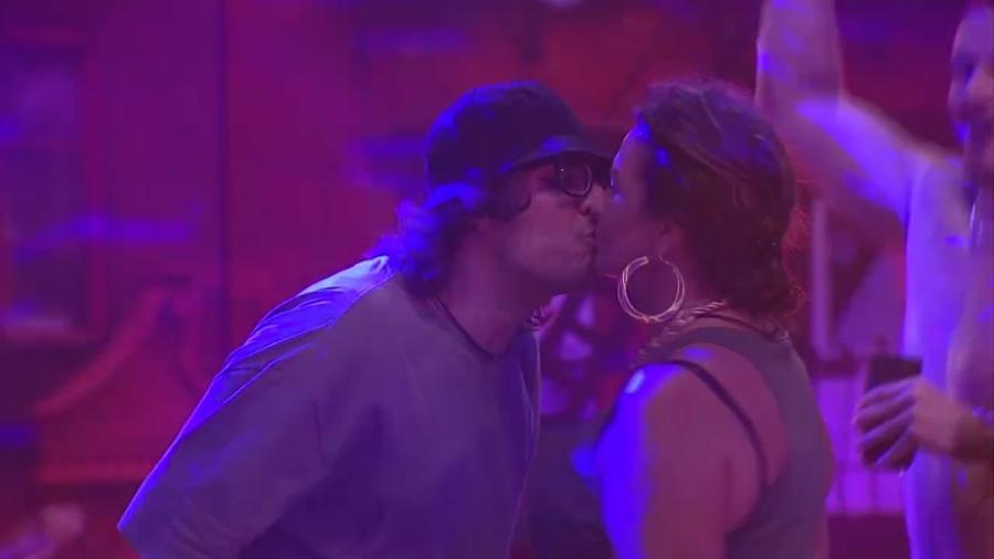 Ieda e Ilmar dão selinho no "BBB17" - Reprodução/TV Globo