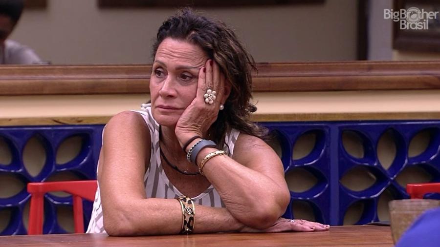 Ieda acha que Marcos não aguenta mais a companhia de Emilly - Reprodução/TV Globo