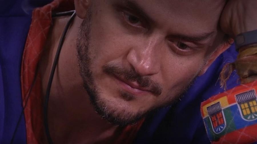 Marcos e Emilly conversam sobre brigas - Reprodução/TV Globo