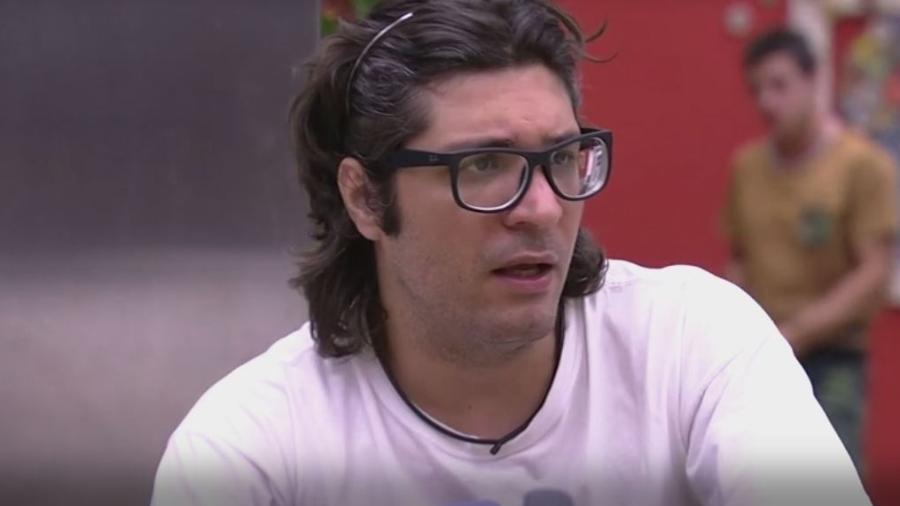Ilmar ouve críticas ao seu modo de se portar na cozinha - Reprodução/TVGlobo