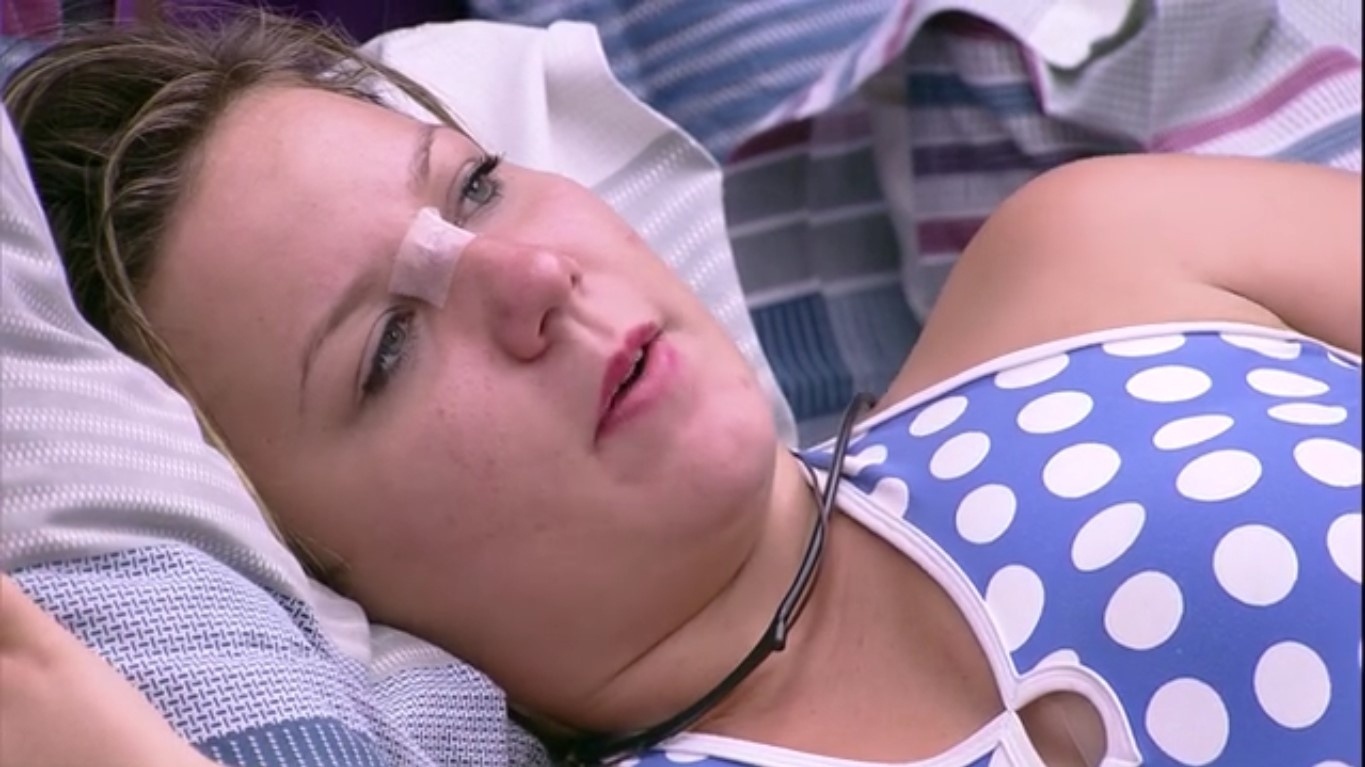 12.mar.2016 - Maria Claudia pensa em por um ponto final em sua relacionamento com Matheus no "BBB16" - Reprodução/TV Globo