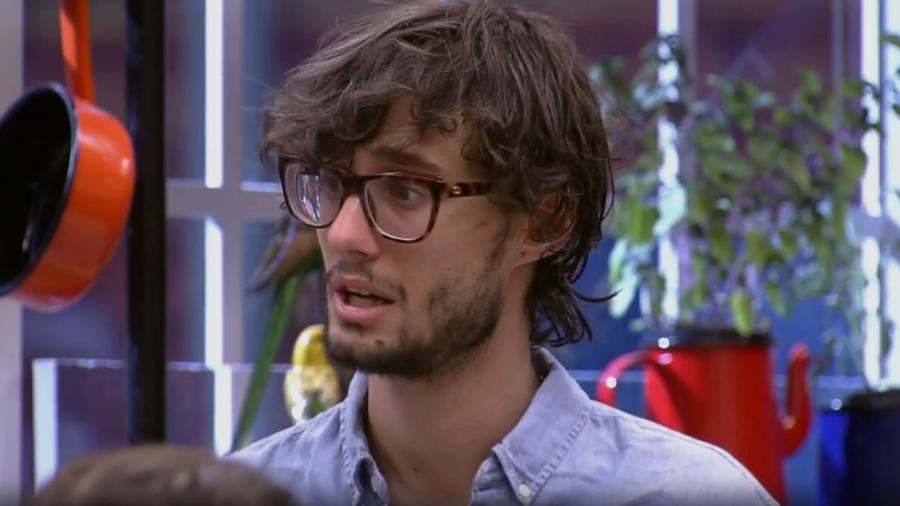 Pedro diz que Emilly parece ter 16 anos - Reprodução/TV Globo