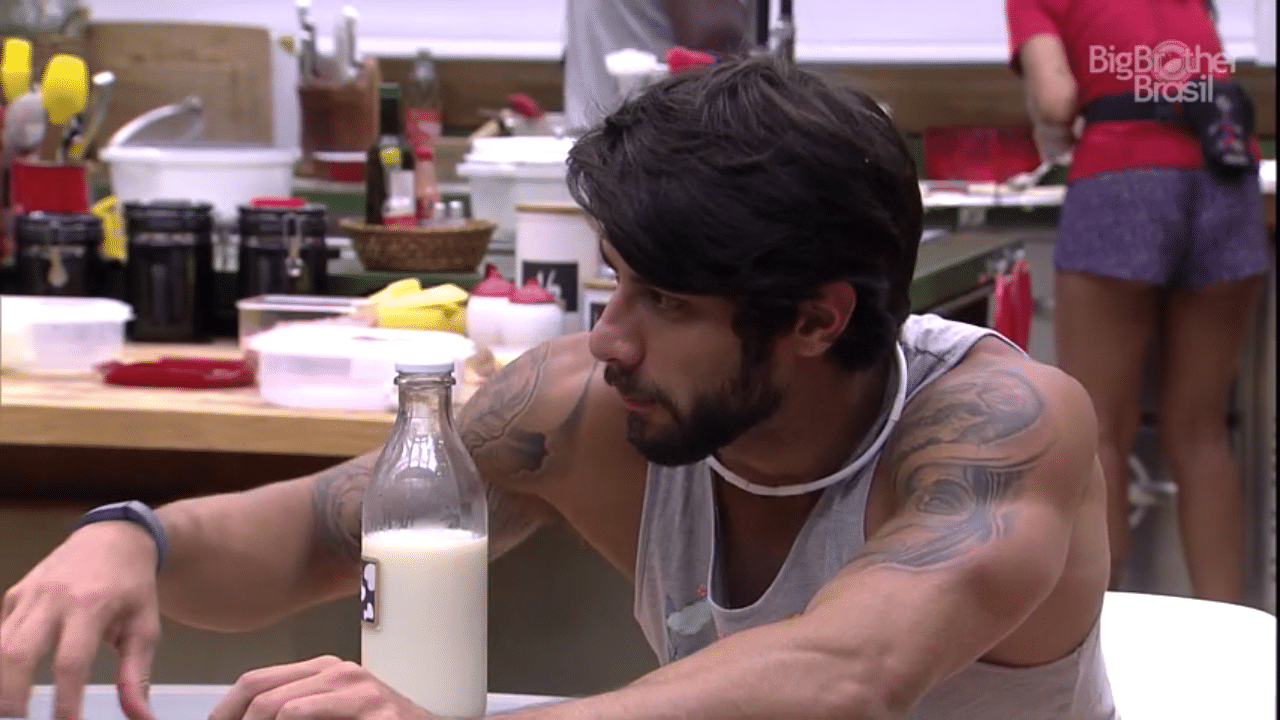 3.fev.2016 - Renan disse que não precisou servir o exército porque disse que usava drogas no "BBB16" - Reprodução/TV Gobo