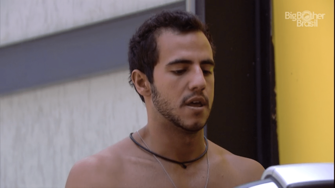 22.mar.2016 - Matheus na academia do "BBB16" - Reprodução/TV Globo