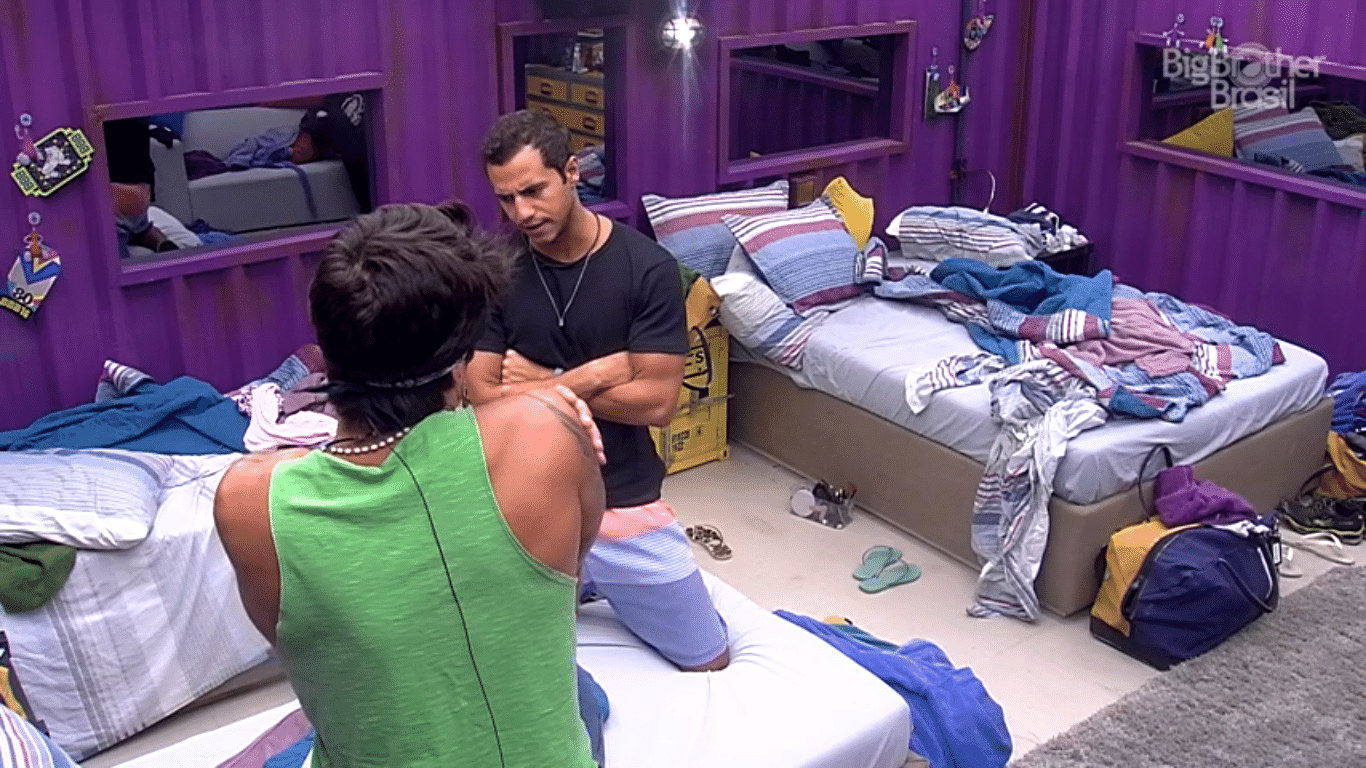 14.mar.2016 - Renan chama Matheus para conversar e diz que ficou muito chateado com o brother. "Você tem muito medo do paredão" - Reprodução/TV Globo