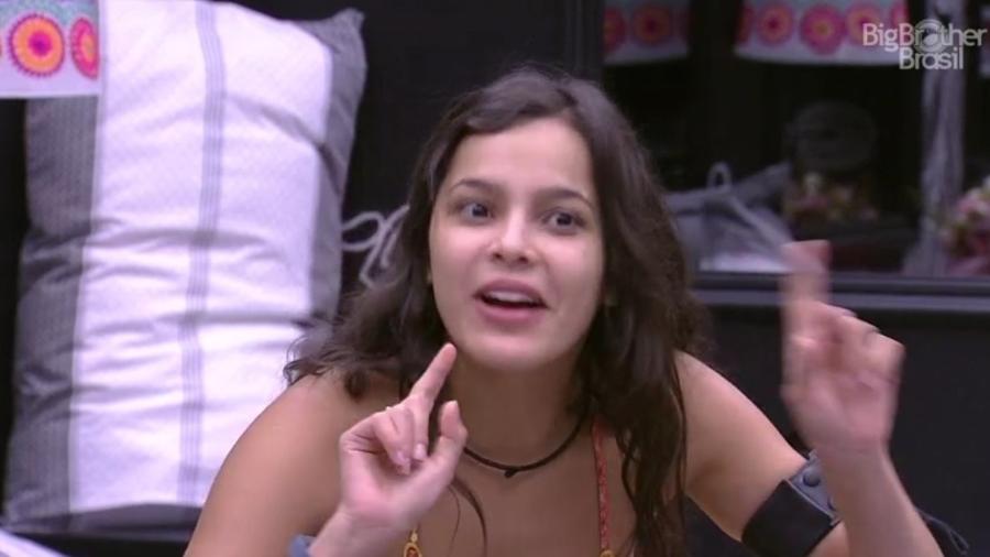 Emilly estranhou as mudanças do ao vivo desta terça (21) - Reprodução/ TV Globo