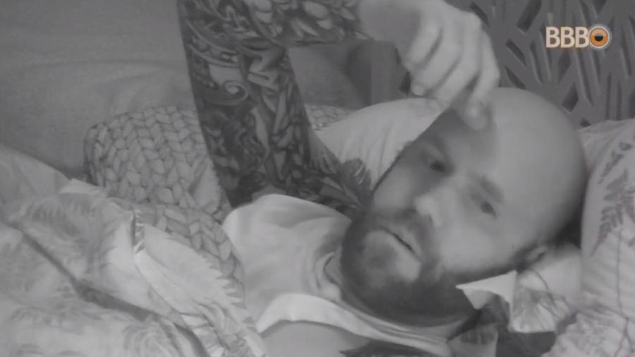 Caruso alfineta Ayrton antes de dormir - Reprodução/GlobosatPlay