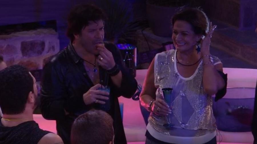 Paulo Ricardo come com brother - Reprodução/TV Globo