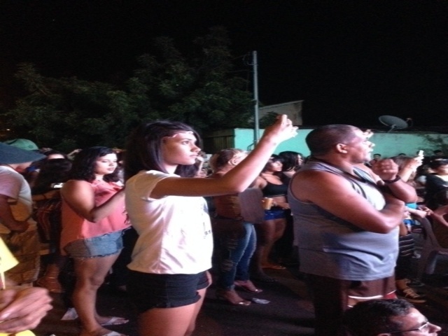 5.abr.2016 - - Rúbia Afonso prima da Munik que cuidou das redes sociais da sister, acompanha a a final do "BBB16" - Matheus Monteiro /Colaboração para o UOL