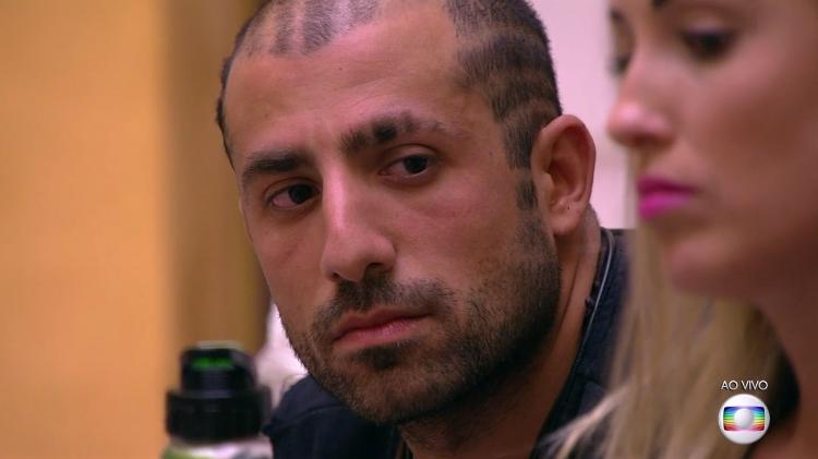 Kaysar nervoso - Reprodução/TvGlobo - Reprodução/TvGlobo