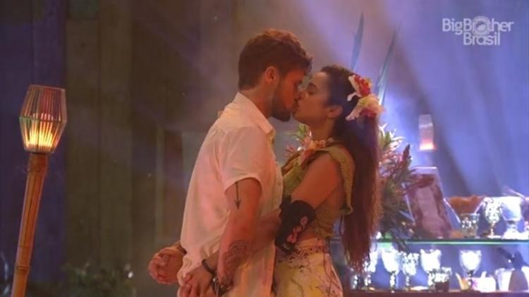 Festa "Havaí"  - Reprodução/Globoplay - Reprodução/Globoplay