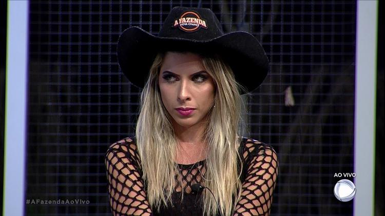 Ana Paula Minerato dá sey voto - Reprodução/Record - Reprodução/Record