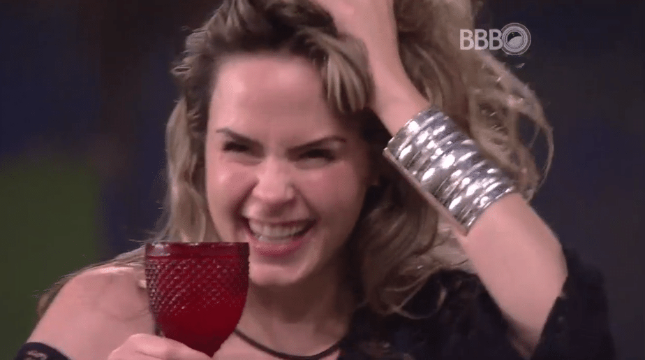 9.fev.2016 - No "BBB16", Ana Paula se anima com festa e diz: "Quando eu for líder não vou querer cinema, eu quero isso. Quero orgia" - Reprodução/TV Globo