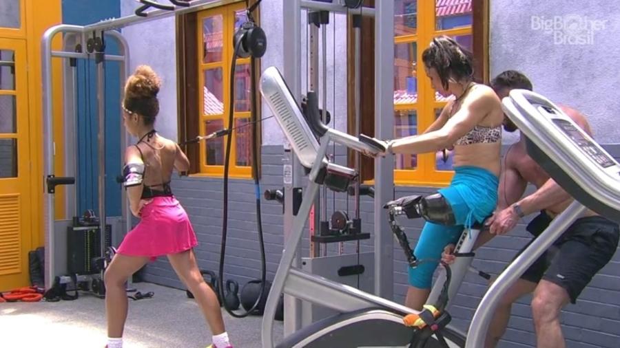 Marcos leva bronca por tirar equipamento da academia do lugar - Reprodução/Tv Globo