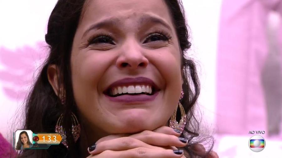 Emilly se emociona com recado da família - Reprodução/TV Globo