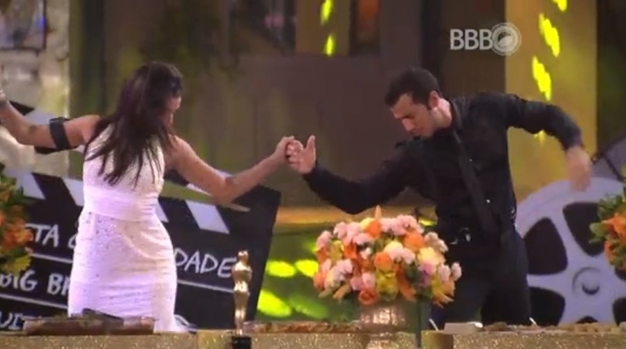 10.fev.2016 - Juliana e Matheus dançam juntos em festa no "BBB16" - Reprodução/TV Globo