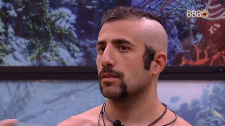 Kaysar exibe o novo visual - Reprodução/GlobosatPlay - Reprodução/GlobosatPlay