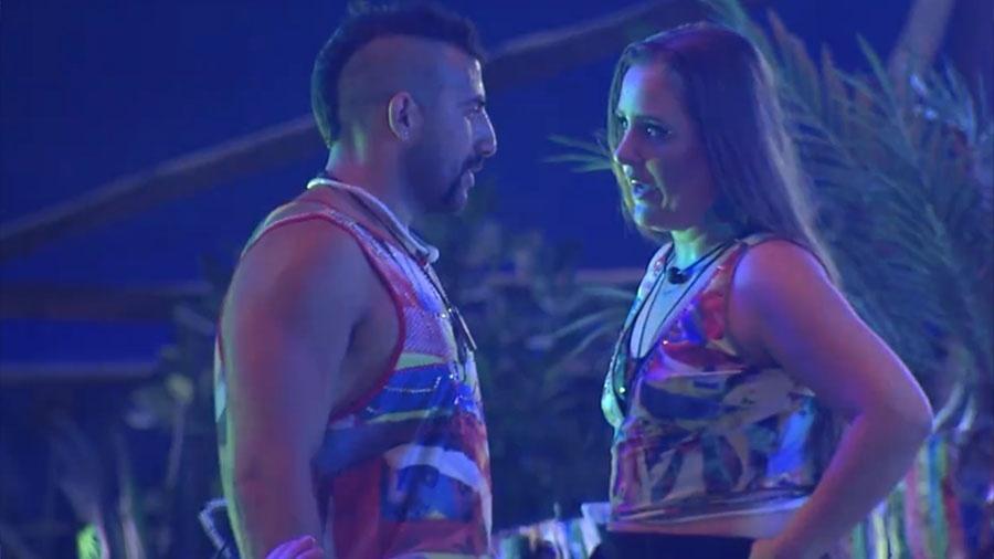 Kaysar e Patrícia conversam durante a festa "Axé" - Reprodução/GloboPlay