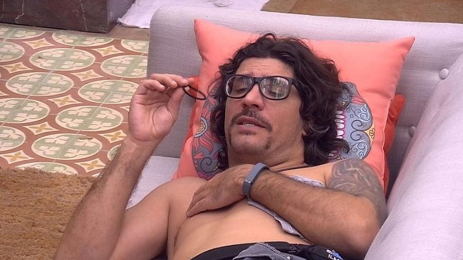 Ilmar acha que Roberta precisa ser enfrentada no "BBB17" - Reprodução/Gshow