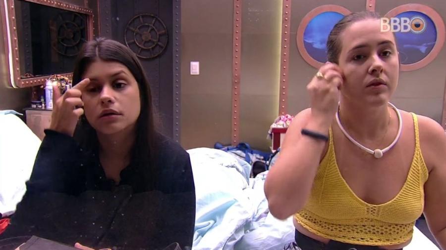 Ana Paula e Patrícia se maquiam no quarto submarino - Reprodução/GloboPlay
