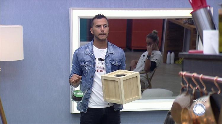 matheus urna - Reprodução/Record - Reprodução/Record