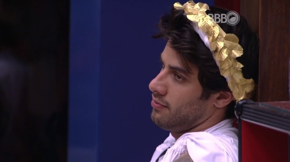 12.mar.2016 - Renan tenta tranquilizar Munik: "Pode votar em mim" - Reprodução/TV Globo