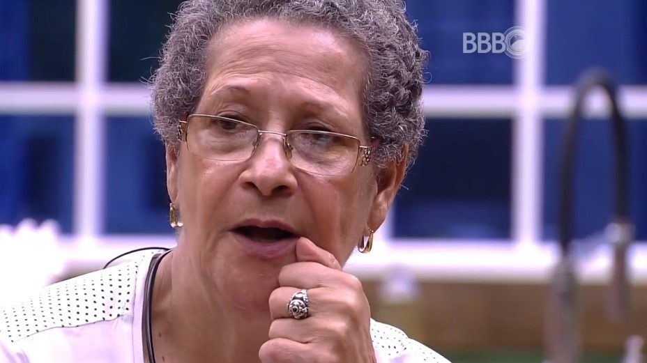 18.mar.2016 - Geralda acredita que Matheus e Cacau foram desonestos - Reprodução/TV Globo