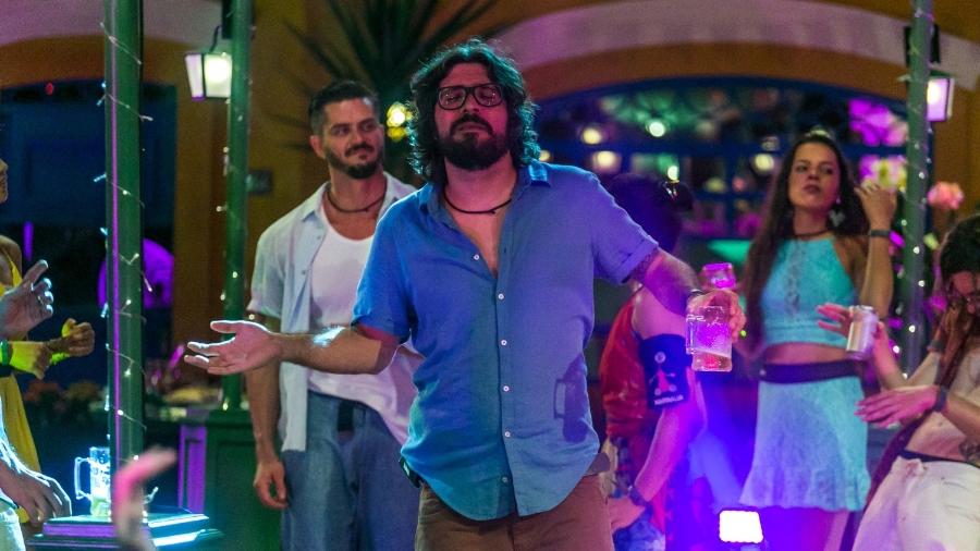 Ilmar curte uma música na primeira grande festa do "BBB17" - Globo/ Paulo Belote