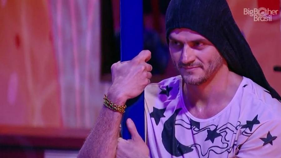 Marcos durante prova de resistência do "BBB17" - Reprodução/TV Globo