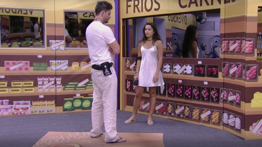Marcos e Emilly: sem nada para comprar por causa das punições - Reprodução/TVGlobo