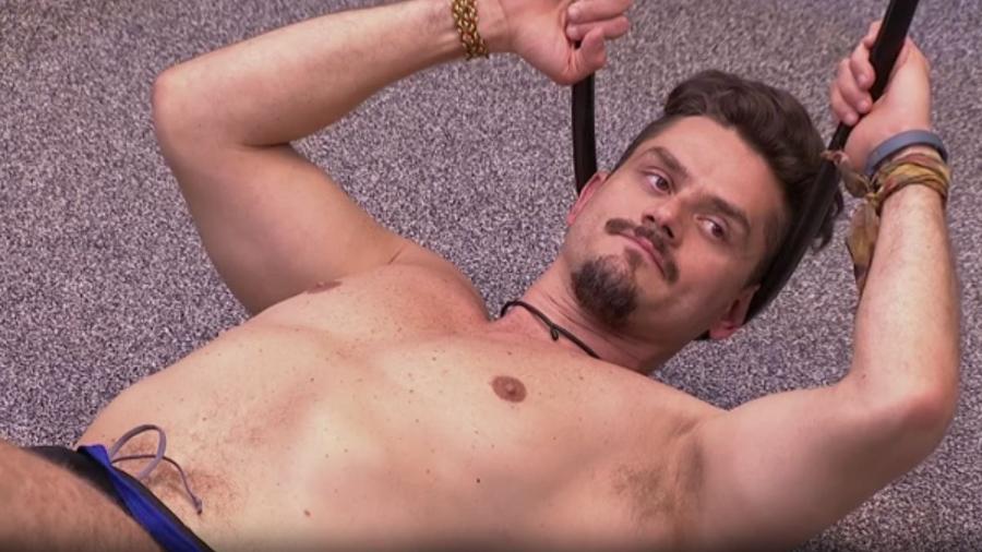 Marcos não acredita que Roberta vá para a final do "BBB17" - Reprodução/TV Globo