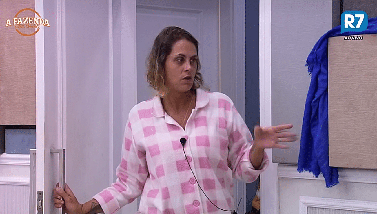 Aritana diz que não quer conversar com Monick - Reprodução/R7