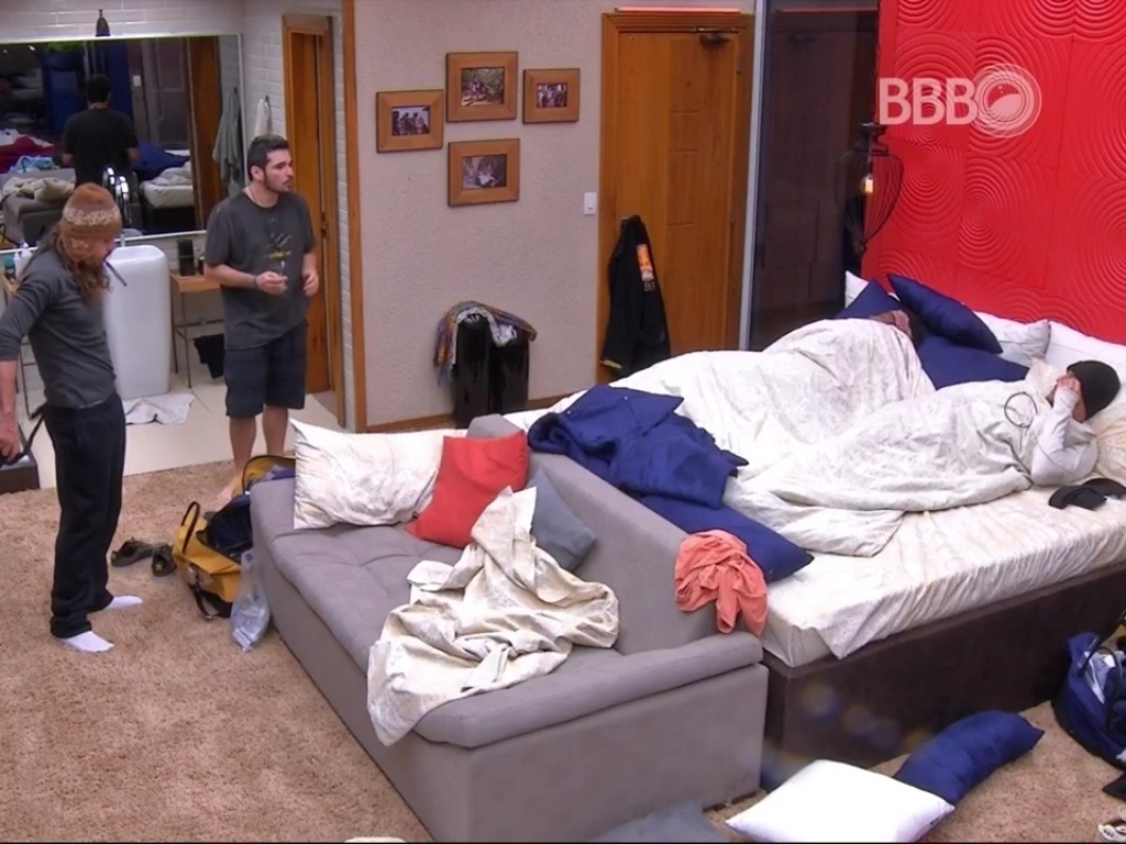 23.jan.2016 - Daniel, Alan e Tamiel conversam sobre possíveis indicações para o paredão - Reprodução/TV Globo