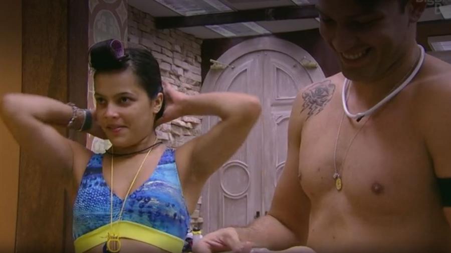 Luiz Felipe usa produto de cabelo de Marcos - Reprodução/TV Globo